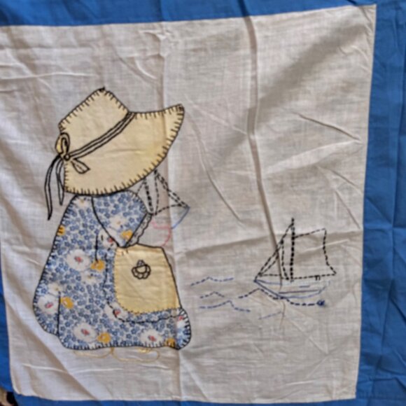 Vintage Sunbonnet Sue Quilted Throw Blanket With Hand-Embroidered Panels - Picture 4 of 13